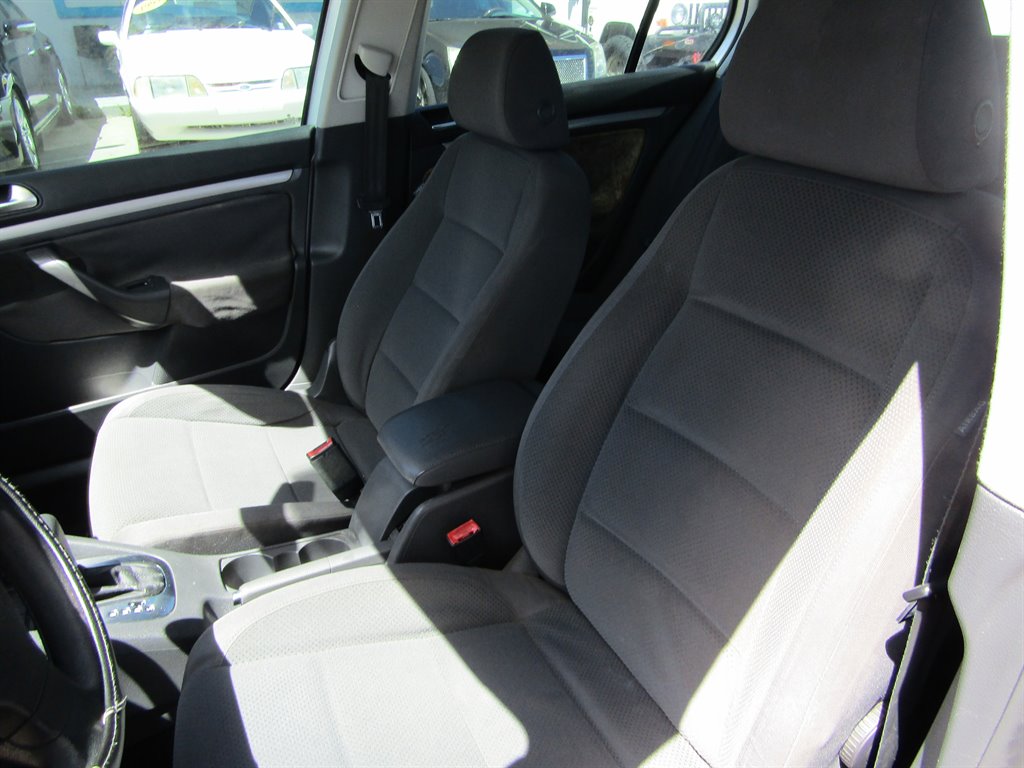 2009 Volkswagen Rabbit S photo