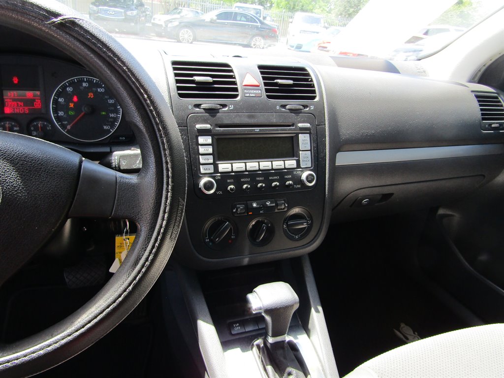 2009 Volkswagen Rabbit S photo