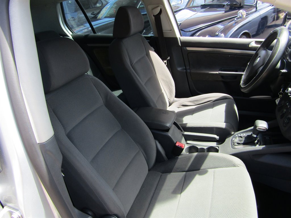 2009 Volkswagen Rabbit S photo