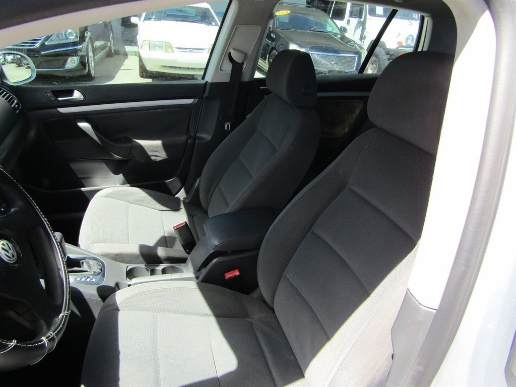 2009 Volkswagen Rabbit S photo