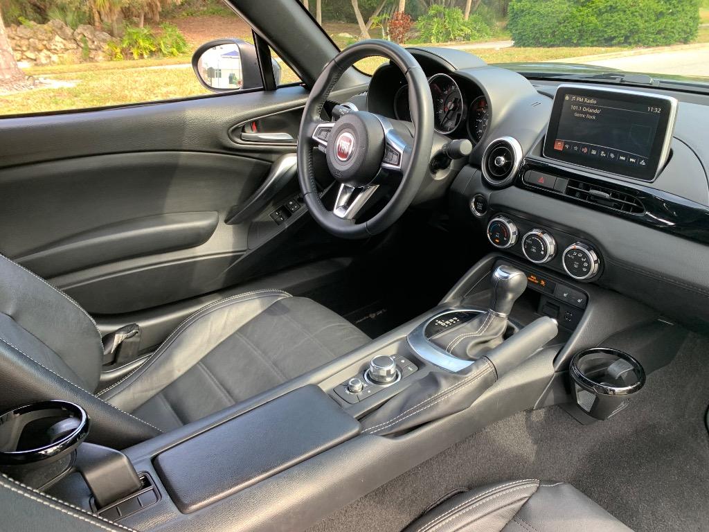 2017 Fiat 124 Spider Lusso photo