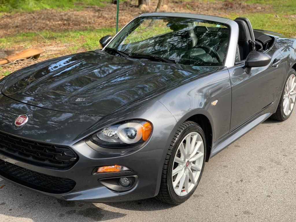 2017 Fiat 124 Spider Lusso photo
