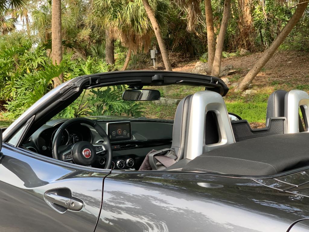 2017 Fiat 124 Spider Lusso photo