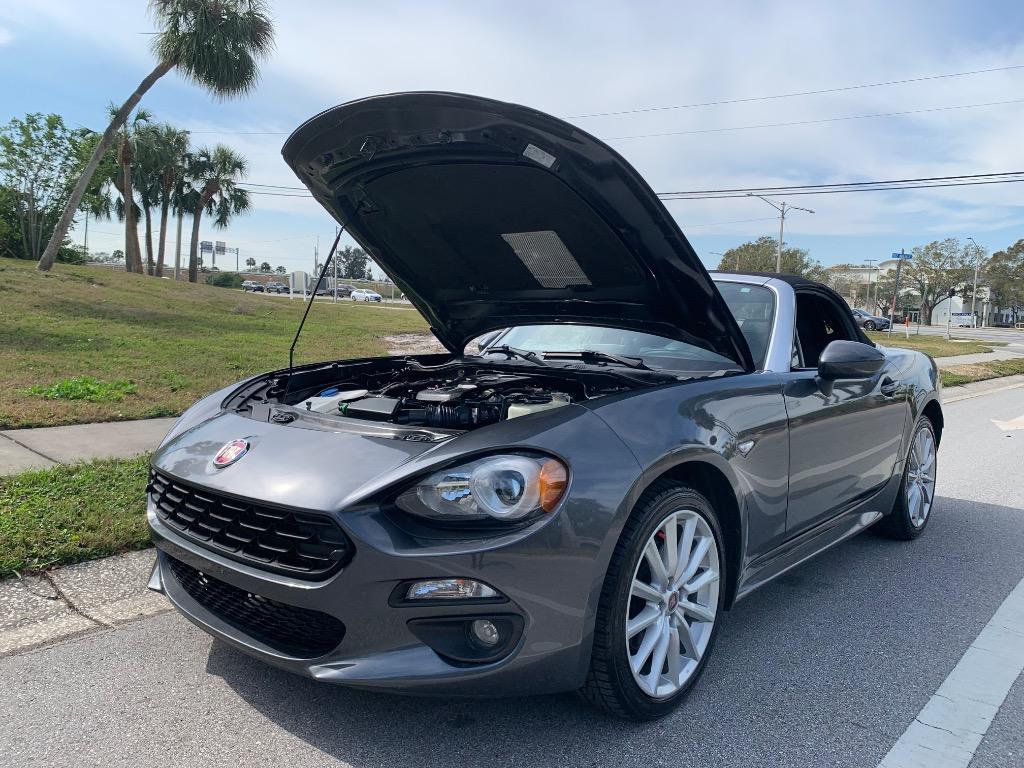 2017 Fiat 124 Spider Lusso photo