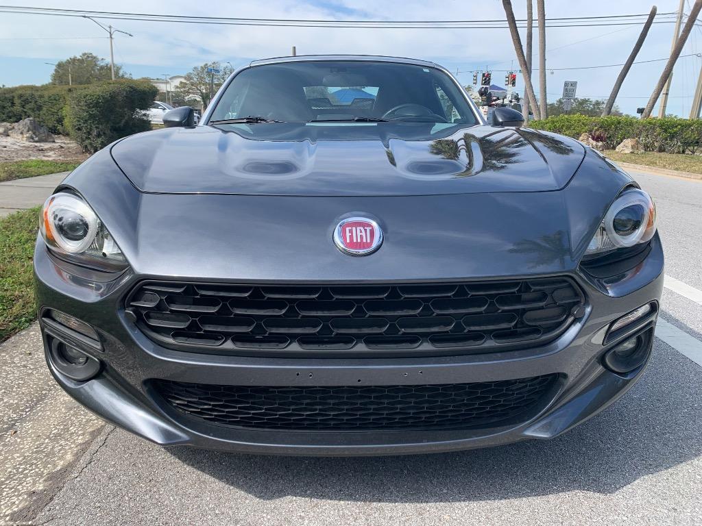 2017 Fiat 124 Spider Lusso photo
