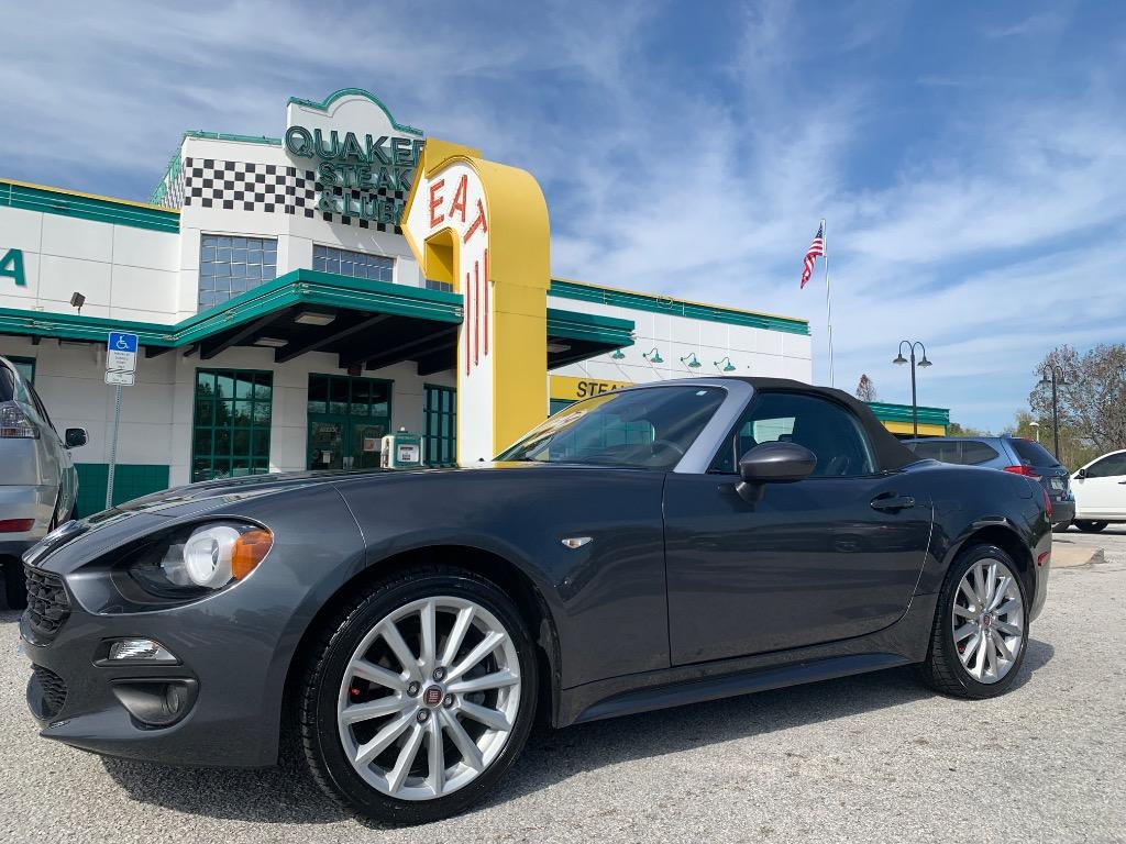 2017 Fiat 124 Spider Lusso photo