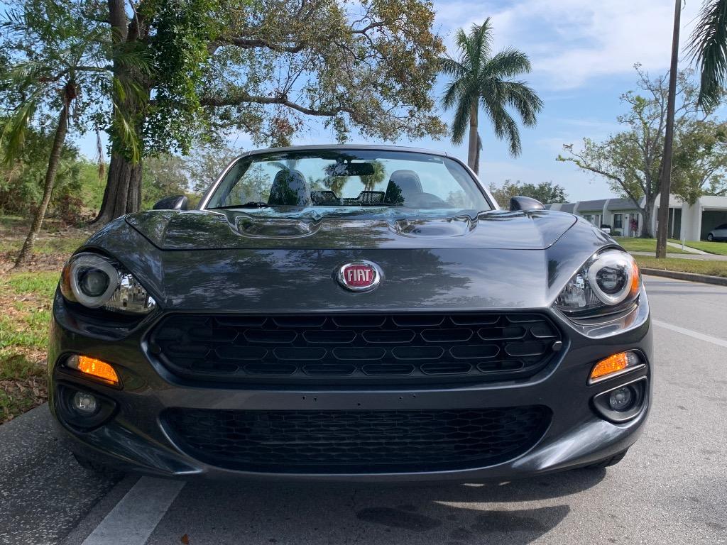 2017 Fiat 124 Spider Lusso photo