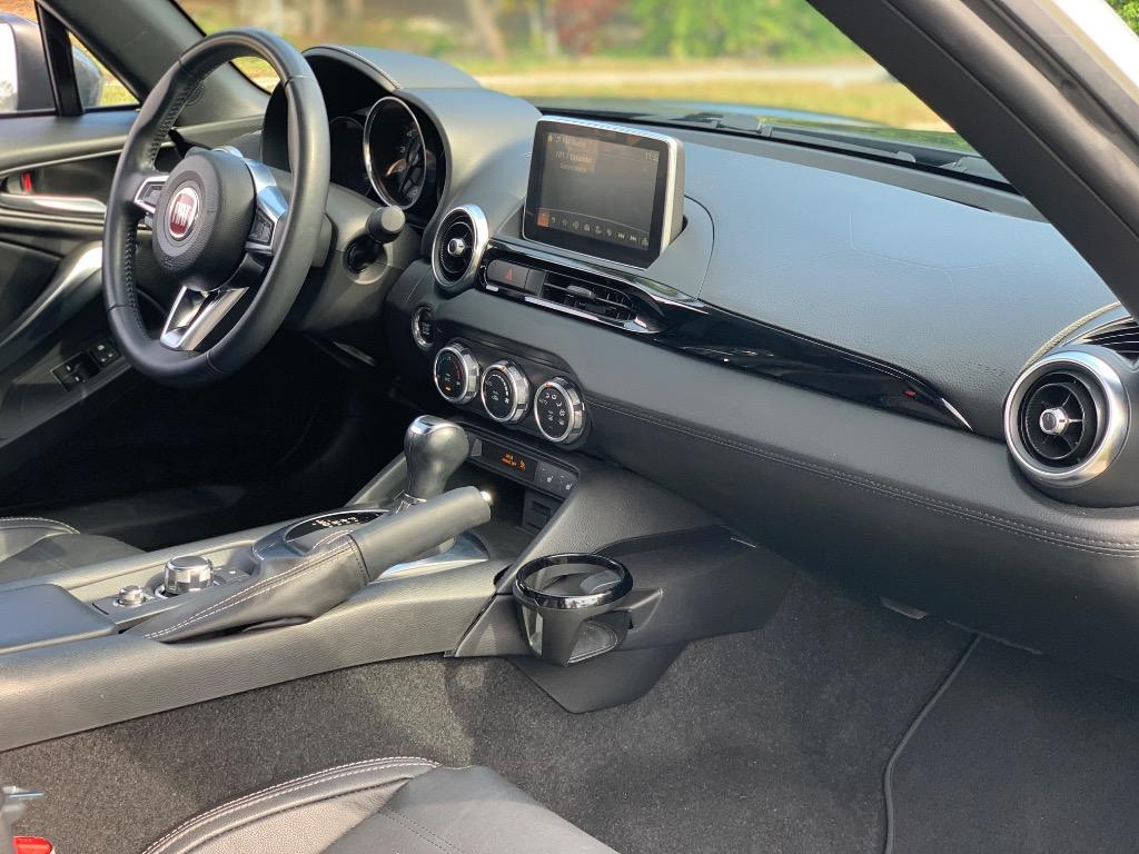 2017 Fiat 124 Spider Lusso photo