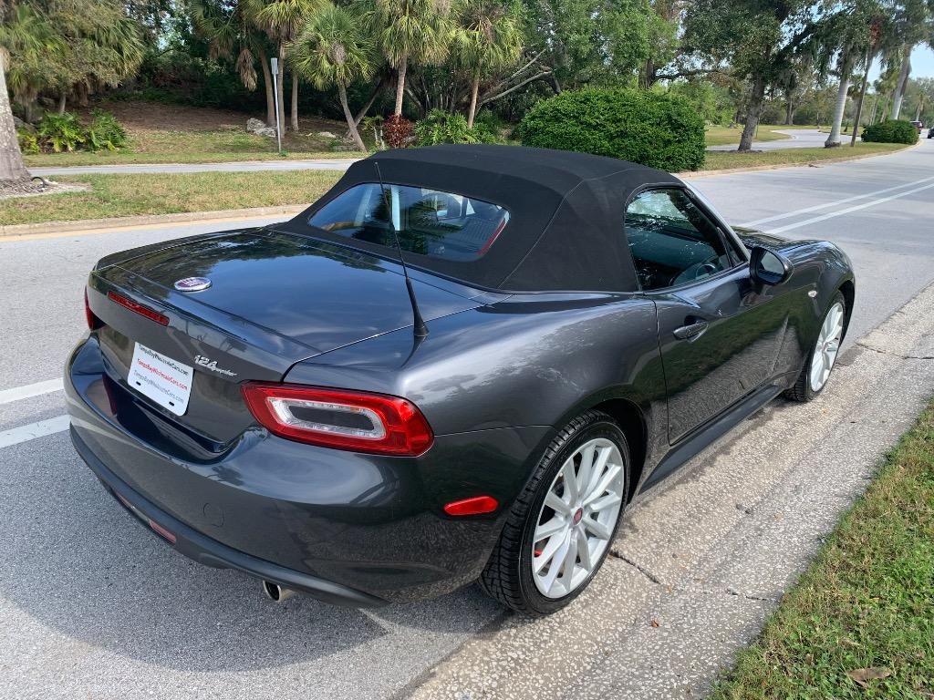 2017 Fiat 124 Spider Lusso photo
