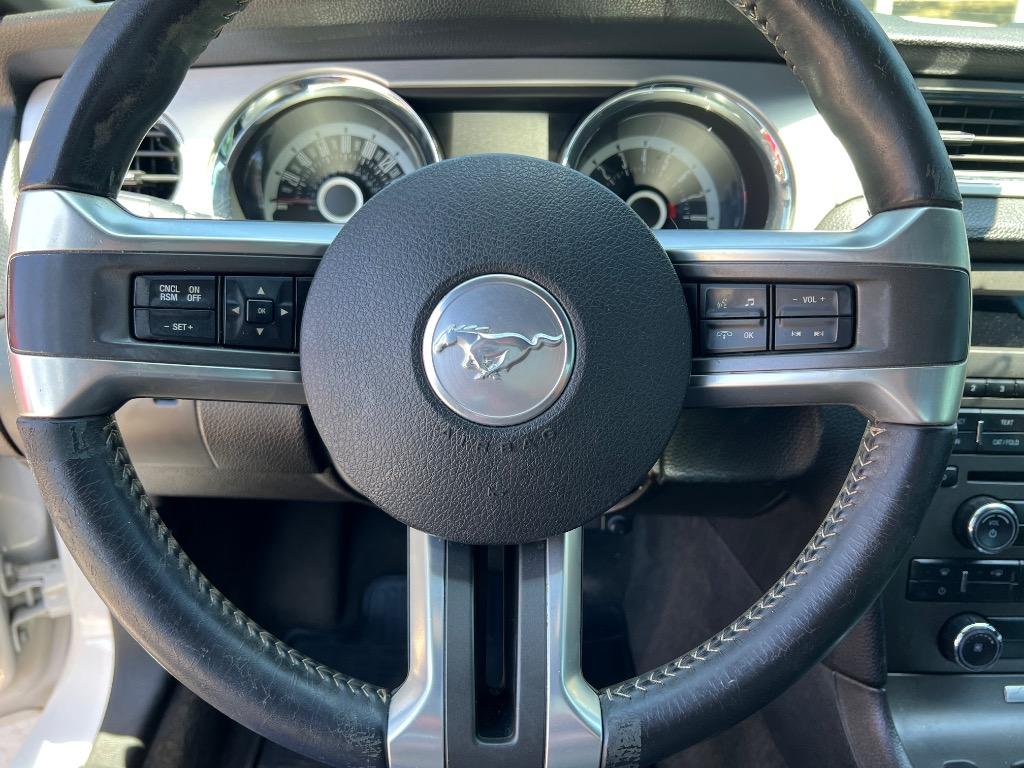 2013 Ford Mustang V6 photo