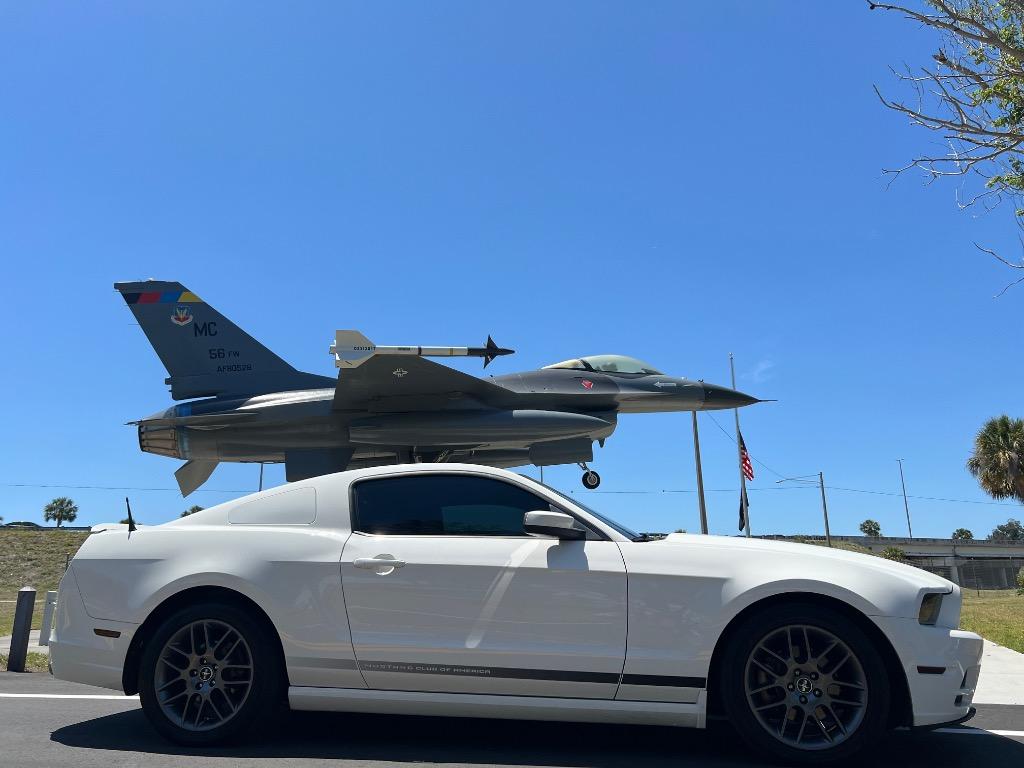 2013 Ford Mustang V6 photo