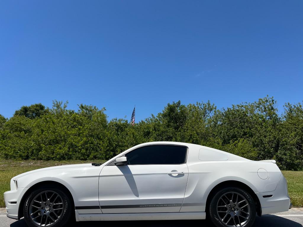 2013 Ford Mustang V6 photo