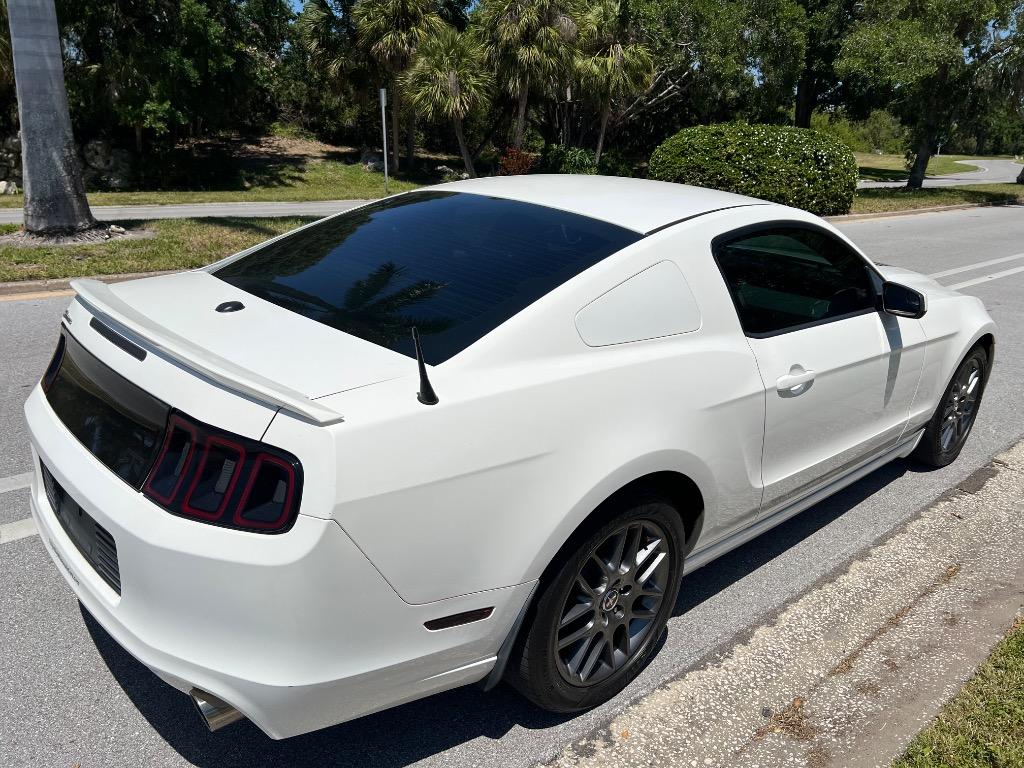 2013 Ford Mustang V6 photo
