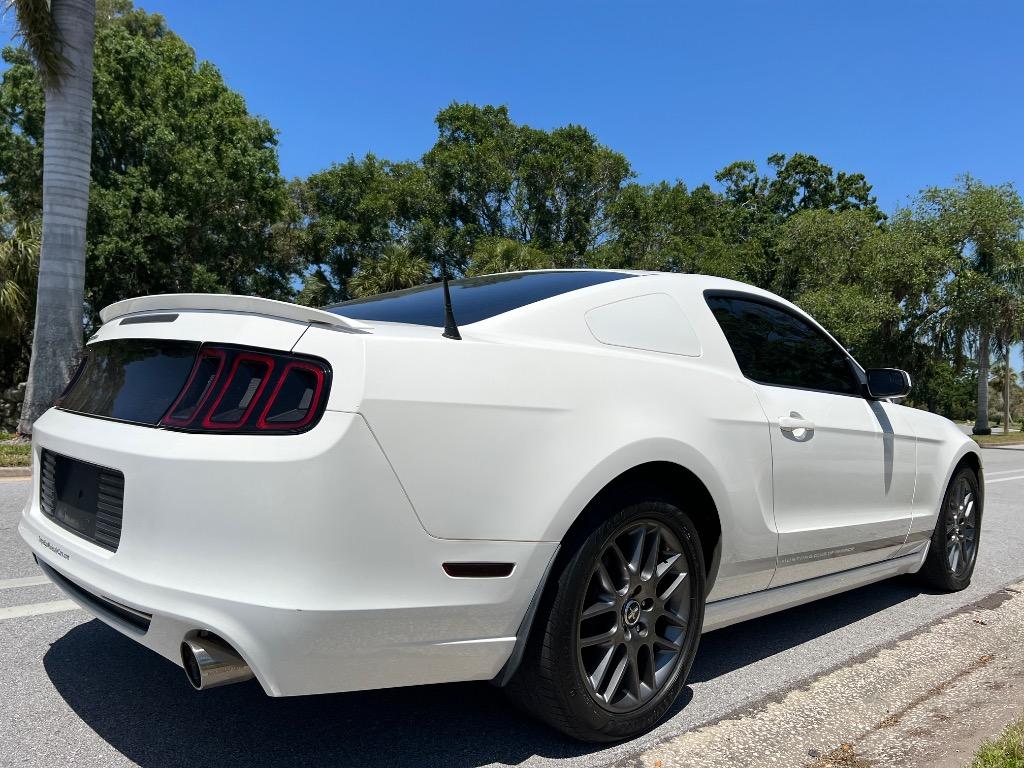 2013 Ford Mustang V6 photo