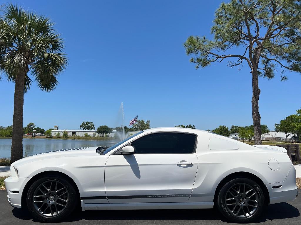 2013 Ford Mustang V6 photo