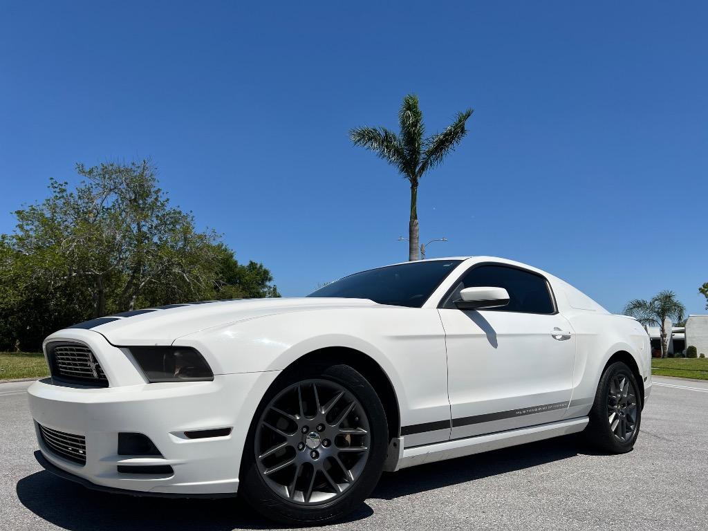 2013 Ford Mustang V6 photo