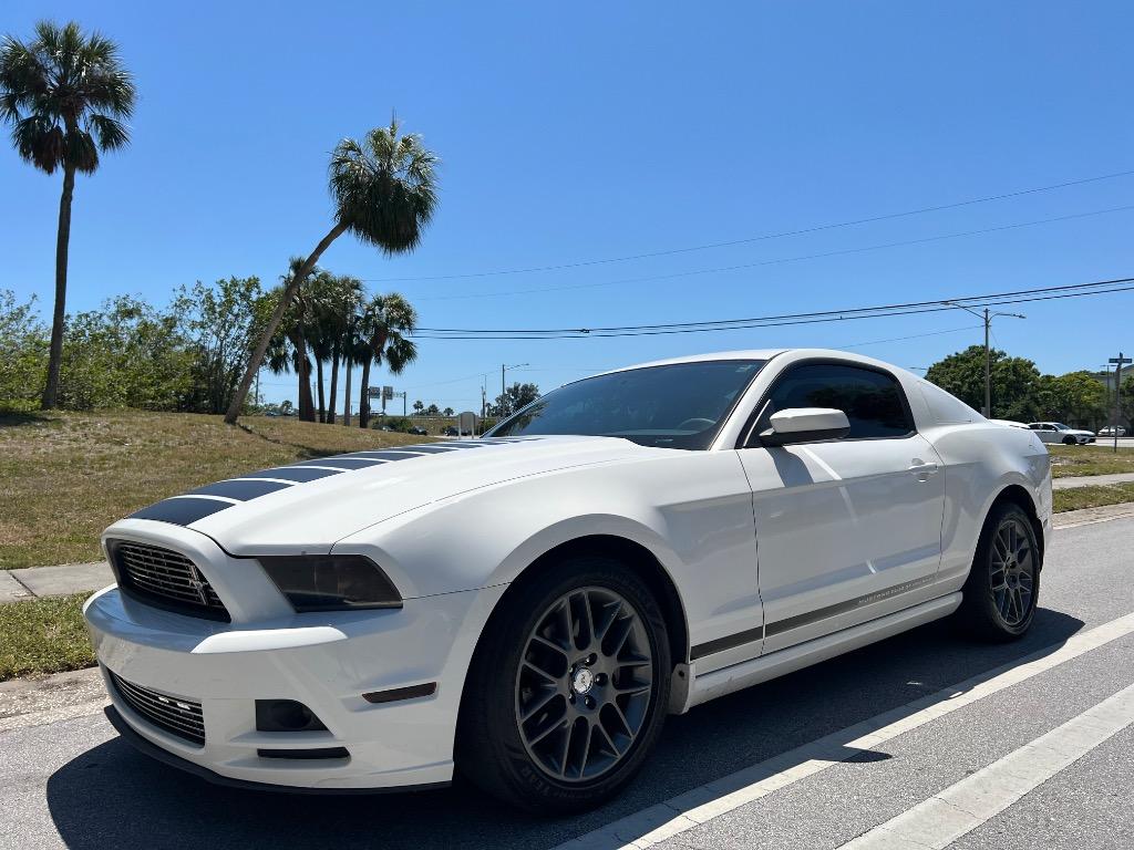 2013 Ford Mustang V6 photo