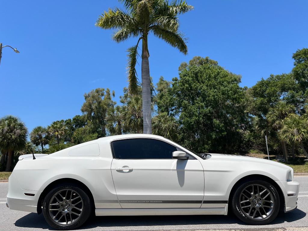 2013 Ford Mustang V6 photo