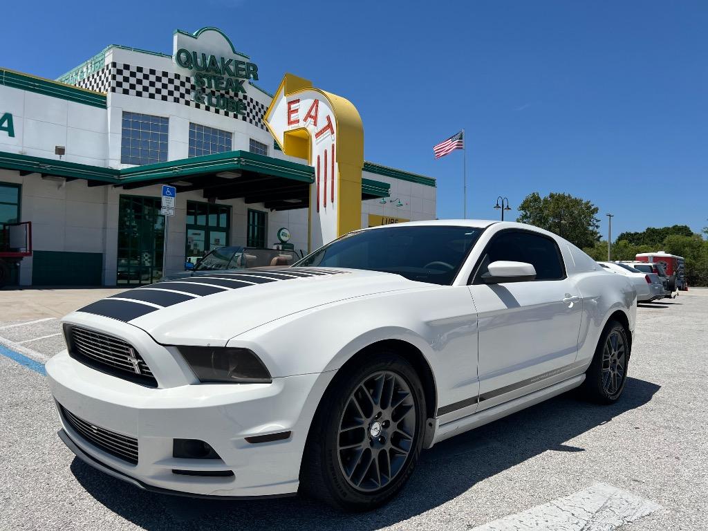2013 Ford Mustang V6 photo