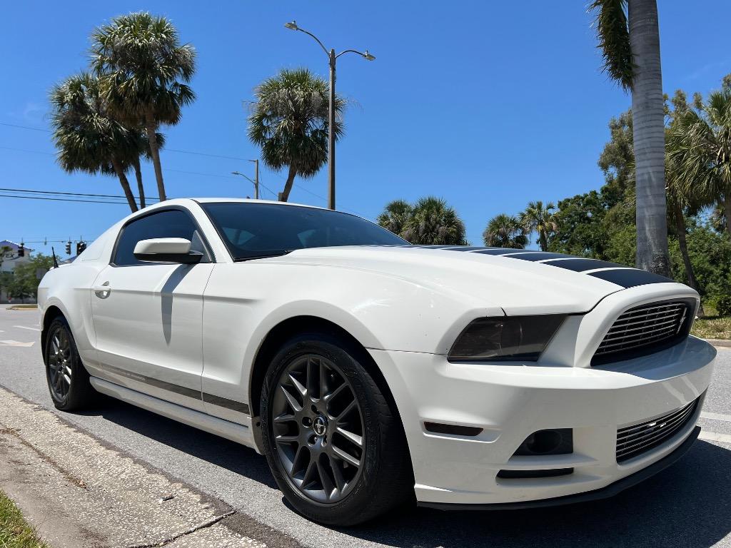 2013 Ford Mustang V6 photo