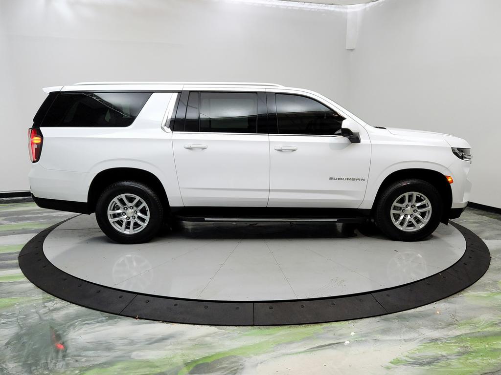 2021 Chevrolet Suburban 1500 LT photo