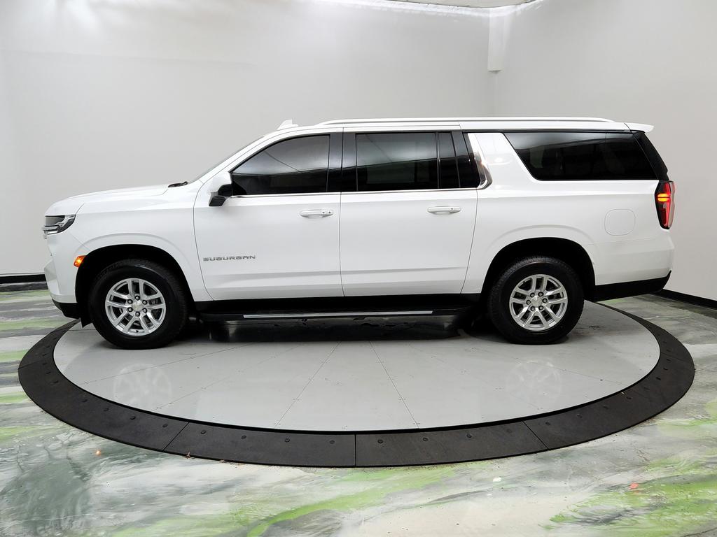 2021 Chevrolet Suburban 1500 LT photo