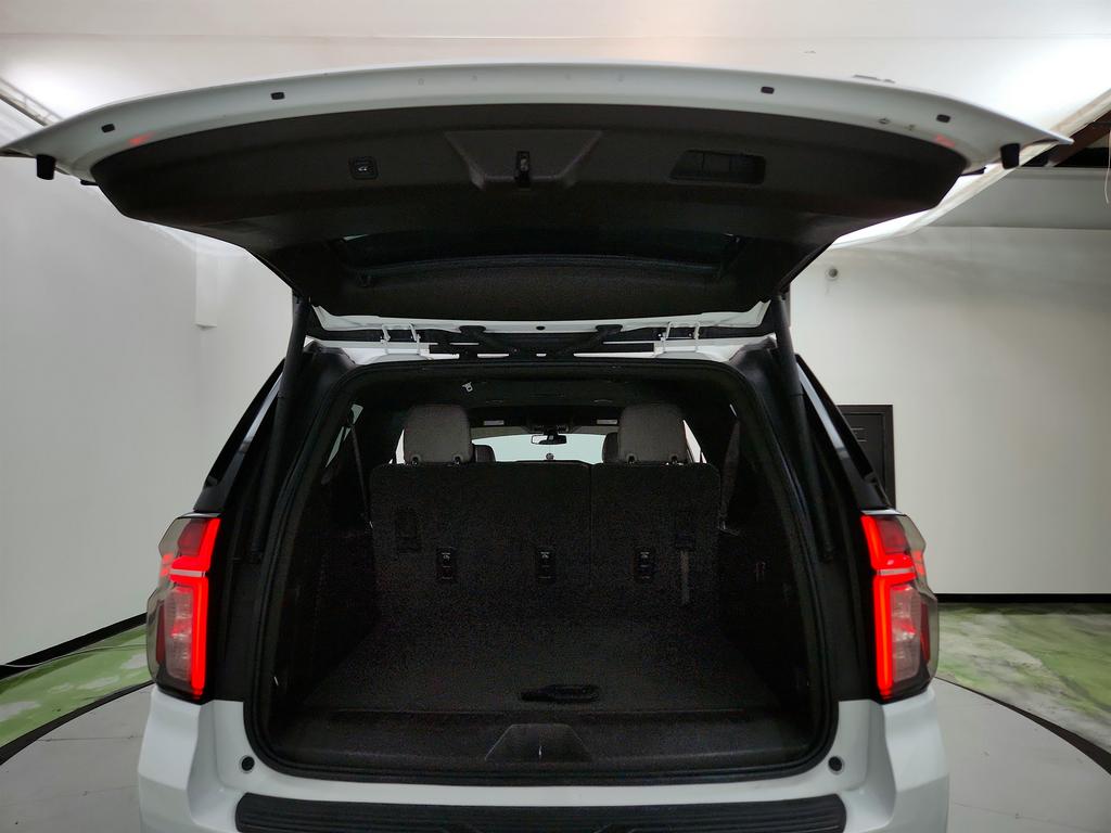 2021 Chevrolet Suburban 1500 LT photo