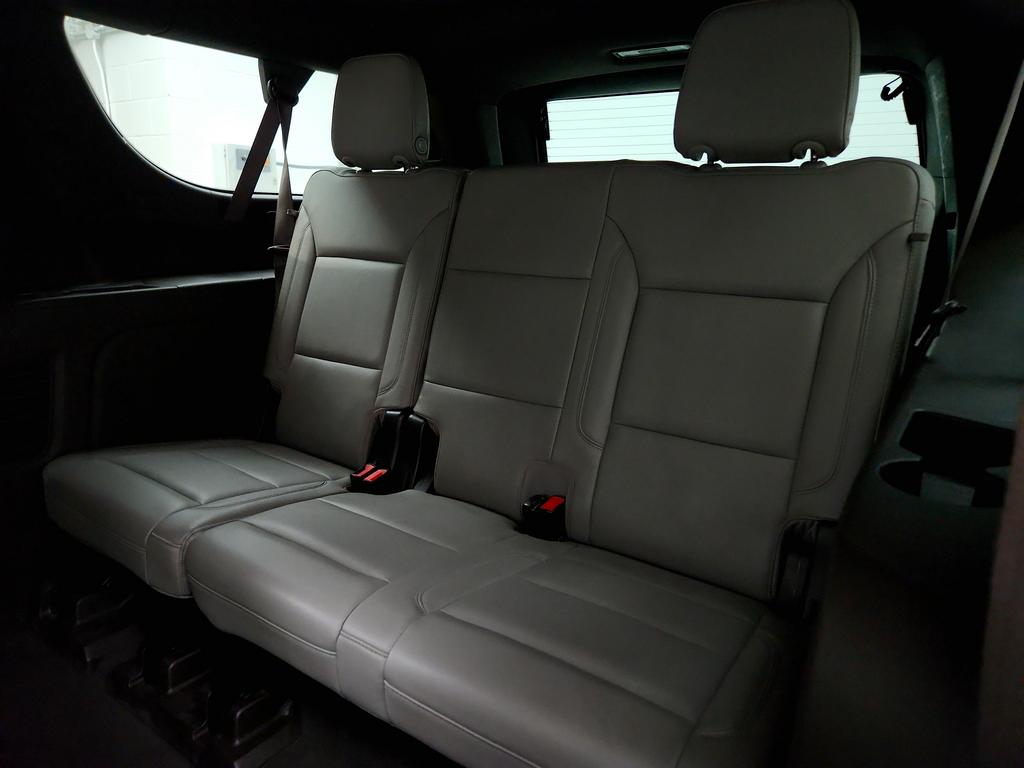 2021 Chevrolet Suburban 1500 LT photo