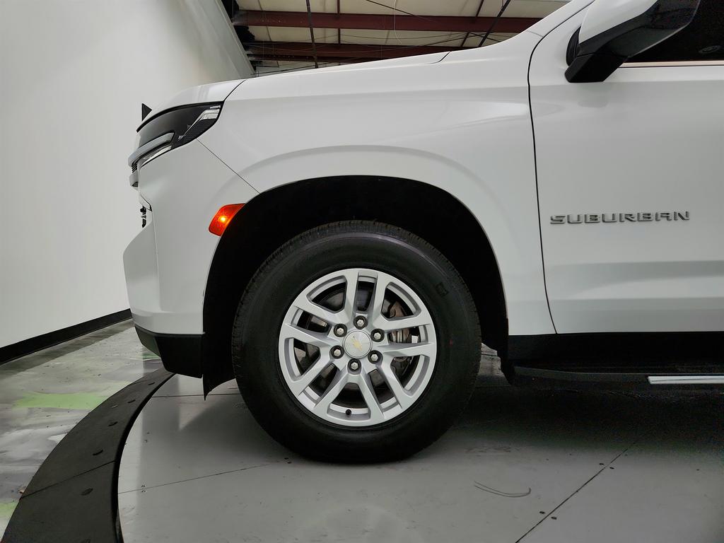 2021 Chevrolet Suburban 1500 LT photo