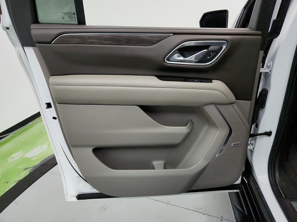 2021 Chevrolet Suburban 1500 LT photo