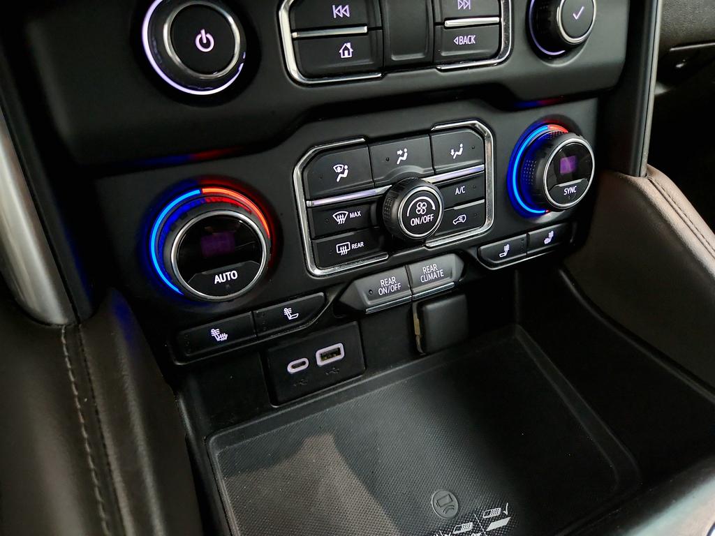 2021 Chevrolet Suburban 1500 LT photo