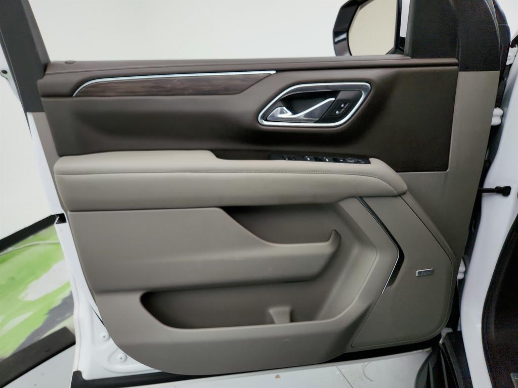 2021 Chevrolet Suburban 1500 LT photo