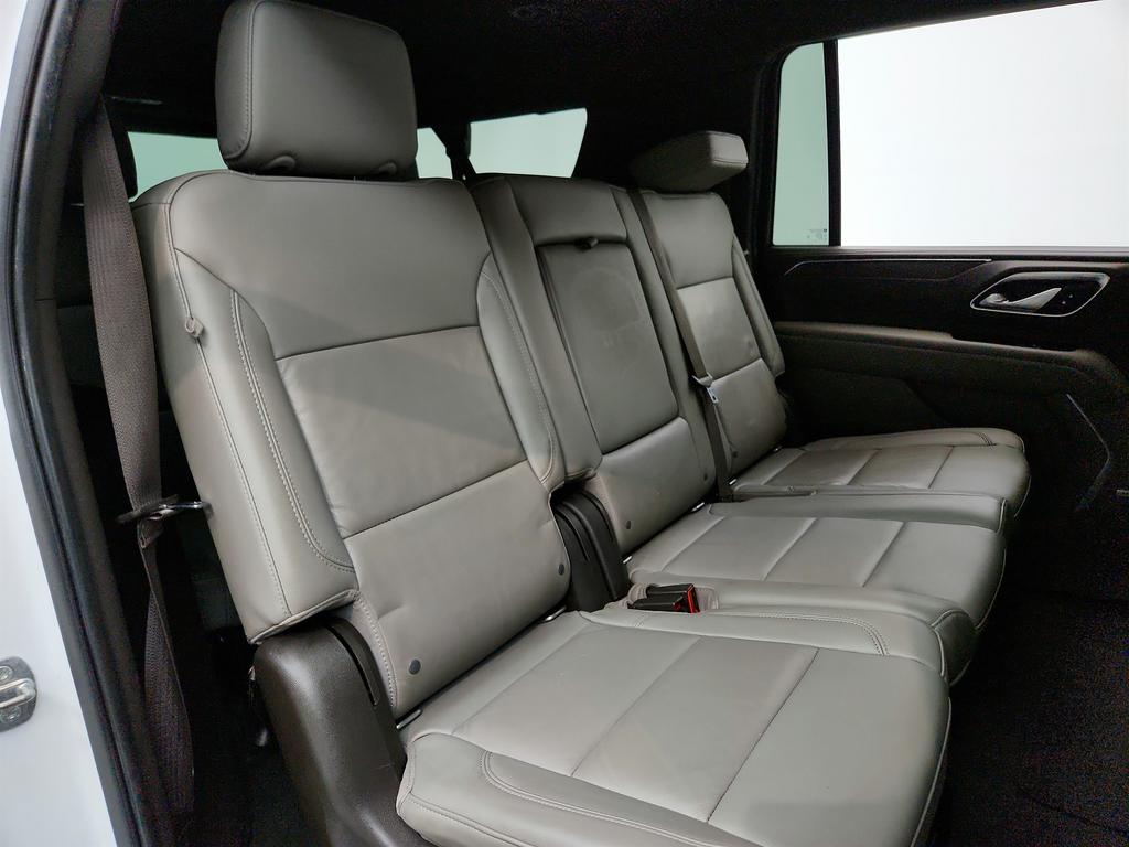 2021 Chevrolet Suburban 1500 LT photo