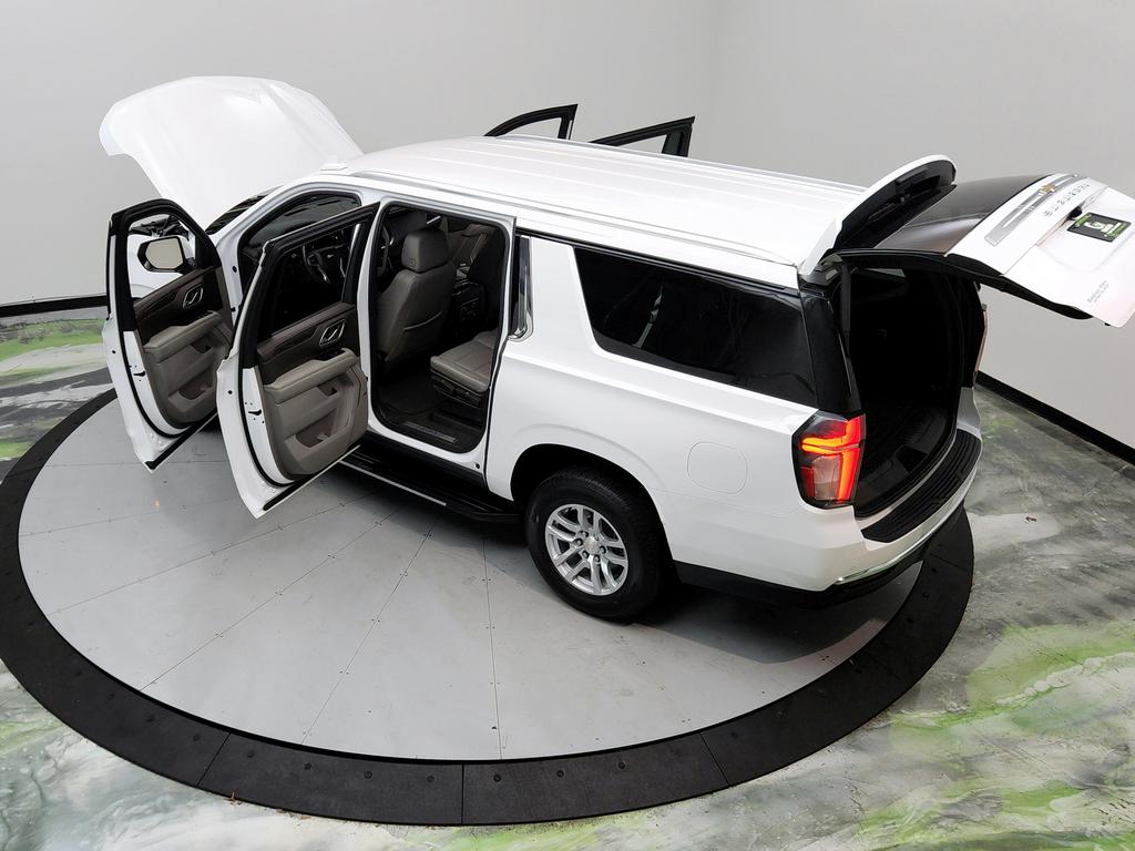 2021 Chevrolet Suburban 1500 LT photo