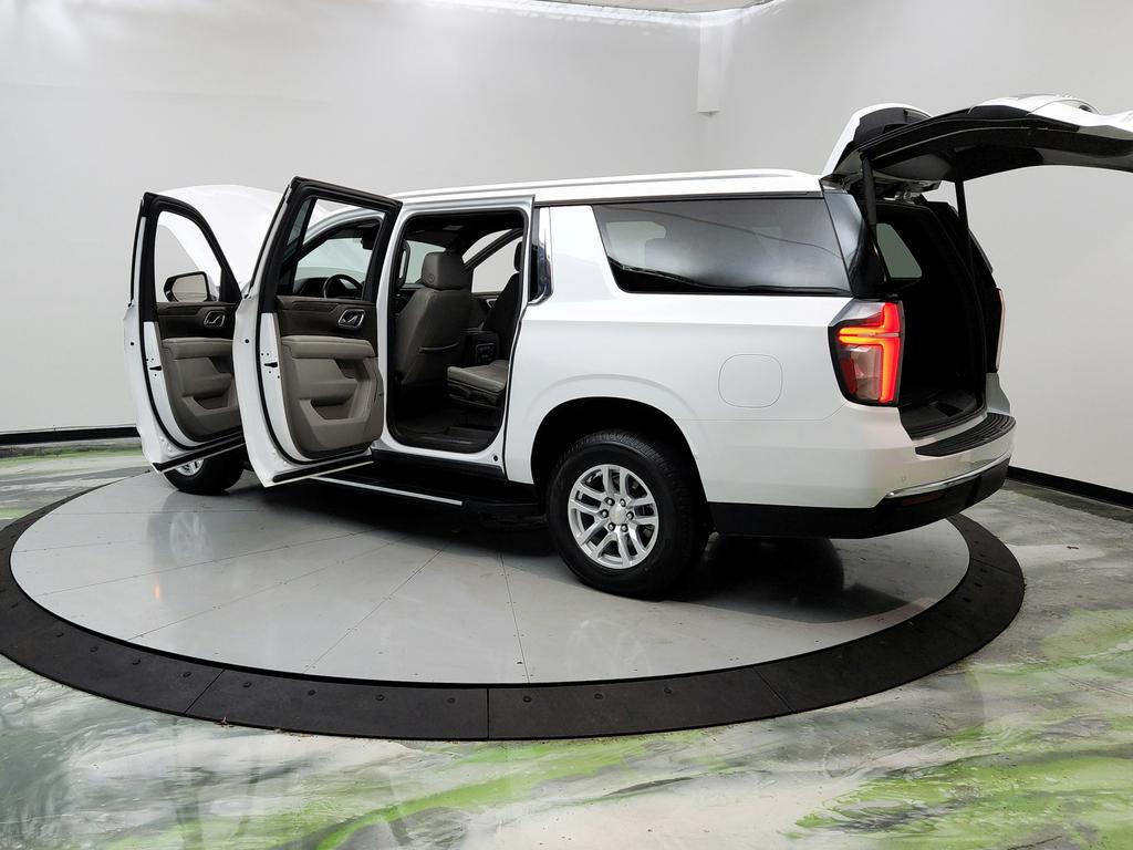 2021 Chevrolet Suburban 1500 LT photo
