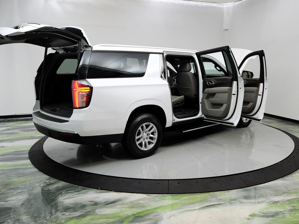 2021 Chevrolet Suburban 1500 LT photo