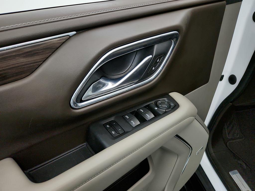 2021 Chevrolet Suburban 1500 LT photo