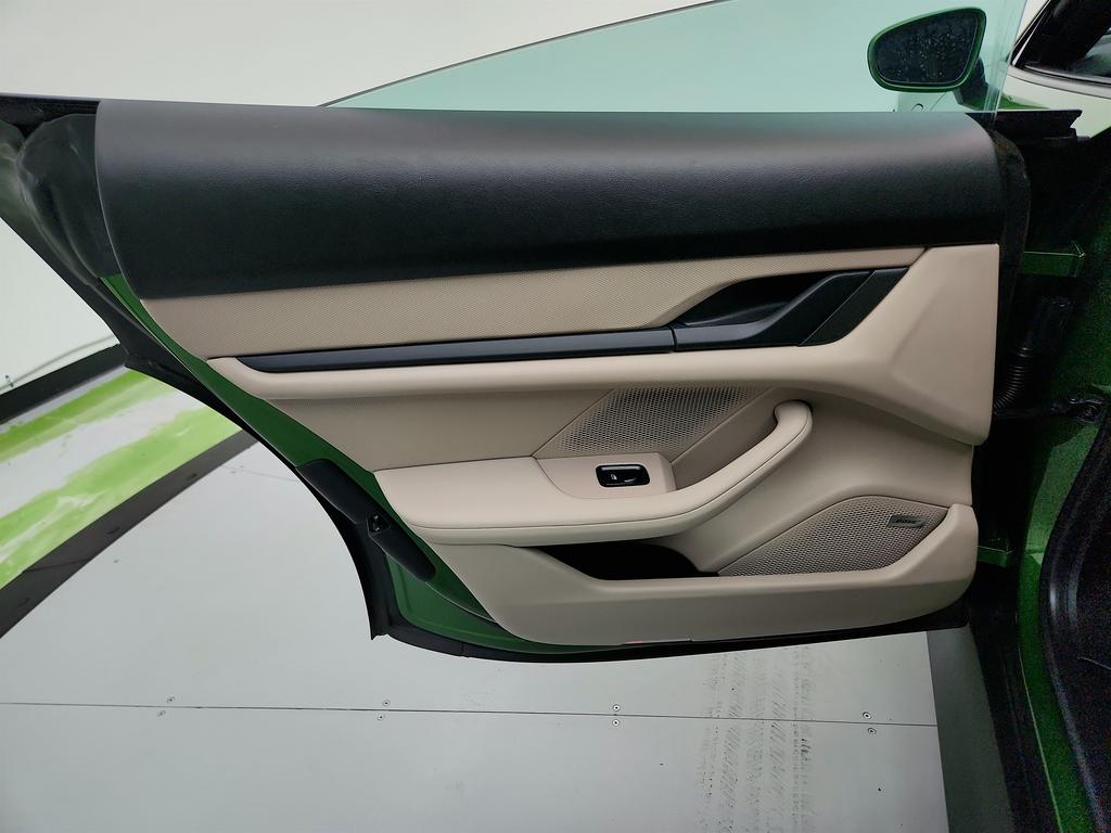 2021 Porsche Taycan  photo