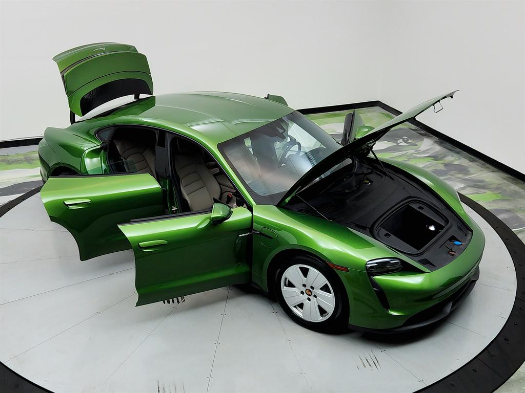 2021 Porsche Taycan  photo