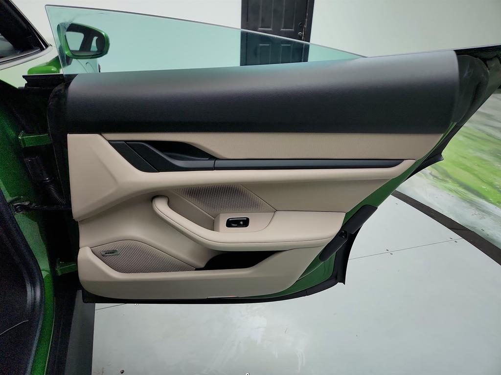 2021 Porsche Taycan  photo