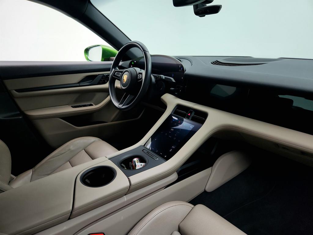 2021 Porsche Taycan  photo