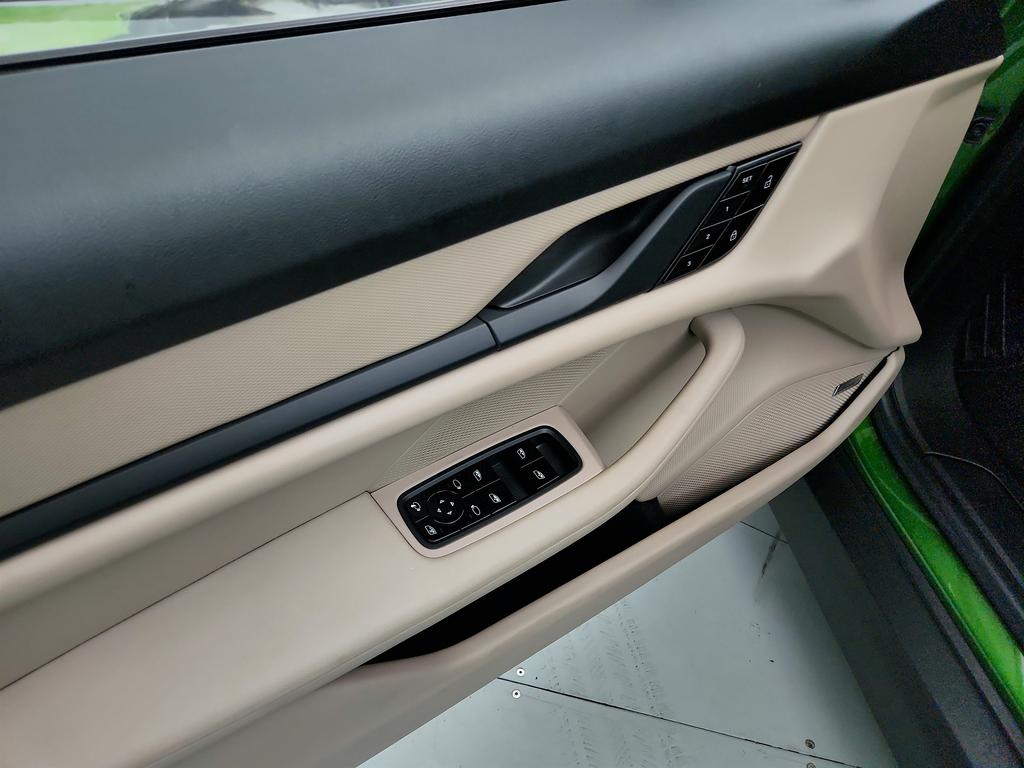 2021 Porsche Taycan  photo