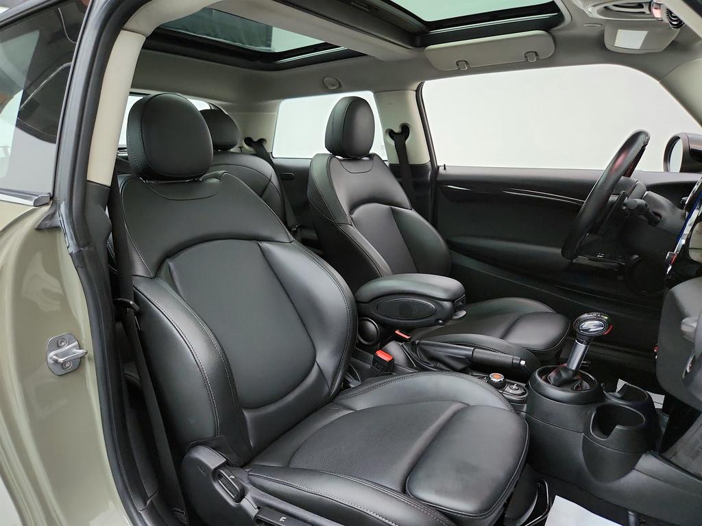 2019 MINI Cooper S photo