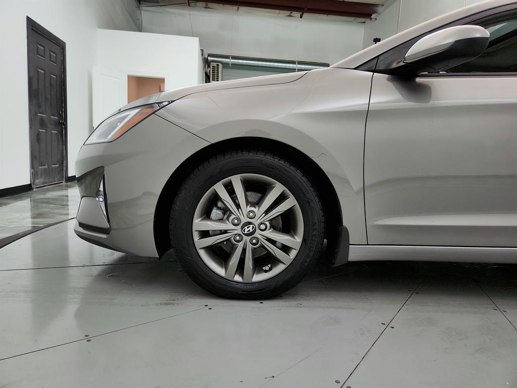 2020 Hyundai Elantra Value Edition photo