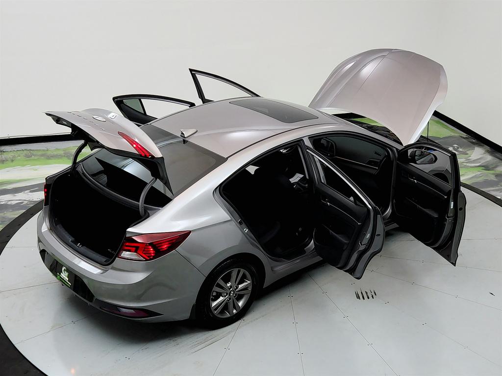 2020 Hyundai Elantra Value Edition photo