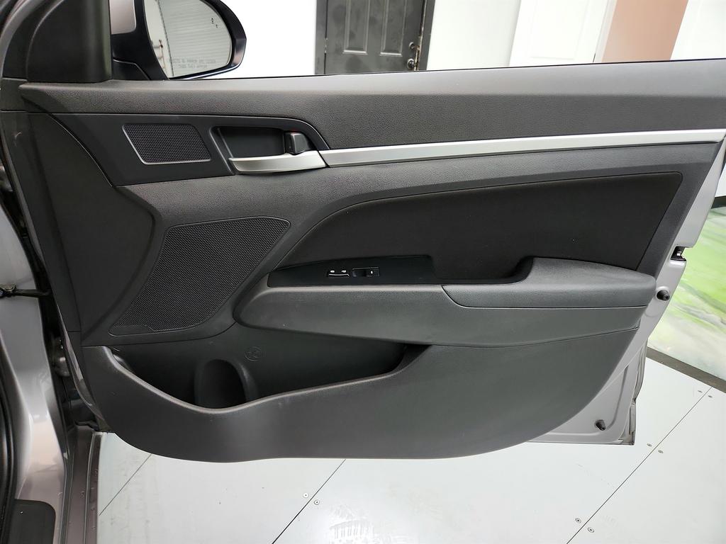 2020 Hyundai Elantra Value Edition photo