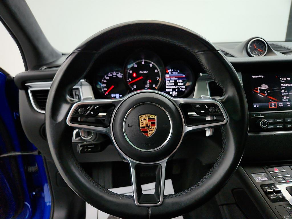 2017 Porsche Macan Turbo photo