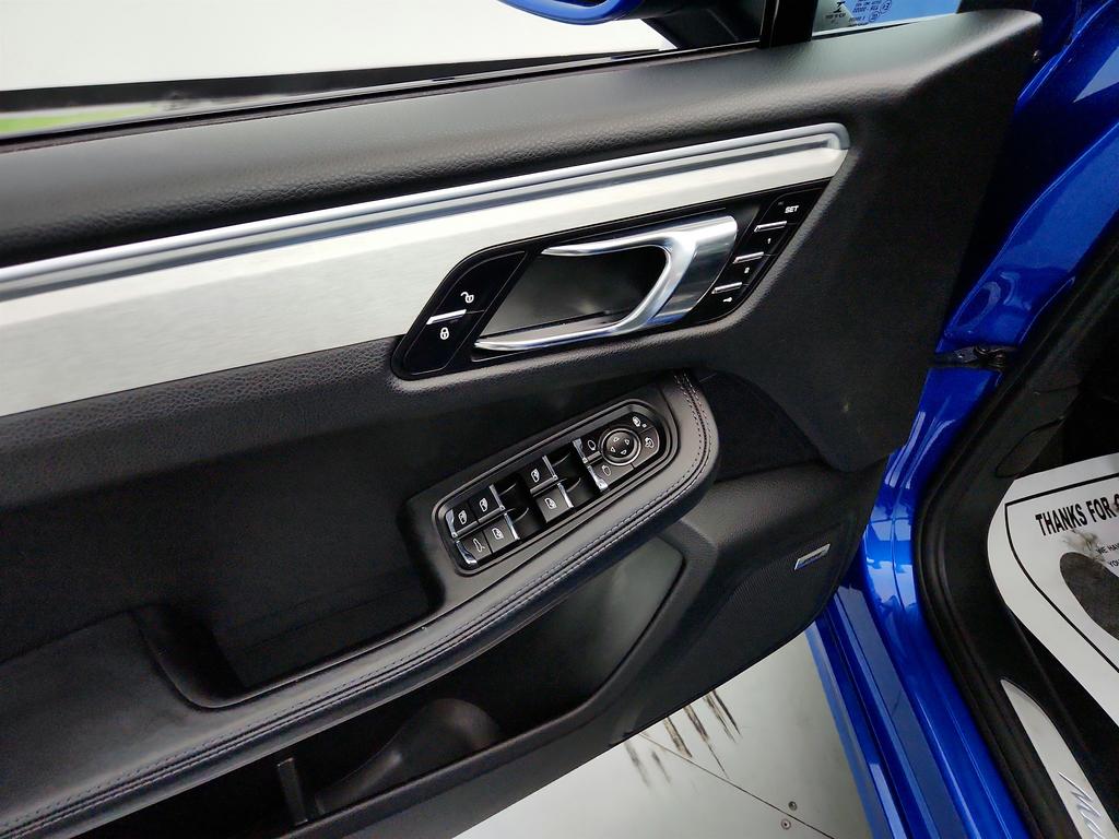 2017 Porsche Macan Turbo photo
