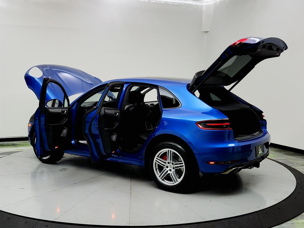 2017 Porsche Macan Turbo photo