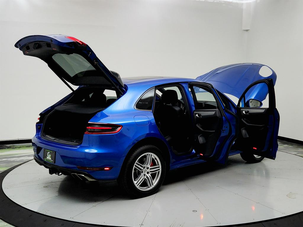 2017 Porsche Macan Turbo photo